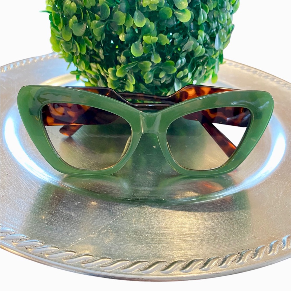 Cheetah Oversized Cat Eye Sunglasses in Green & Brown - Picture 2 of 7